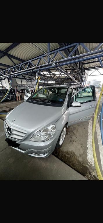 Silber Gebraucht 2011 Mercedes B200 Van / Kleinbus | 4.500 € (Guter Preis) - Bild 1/4