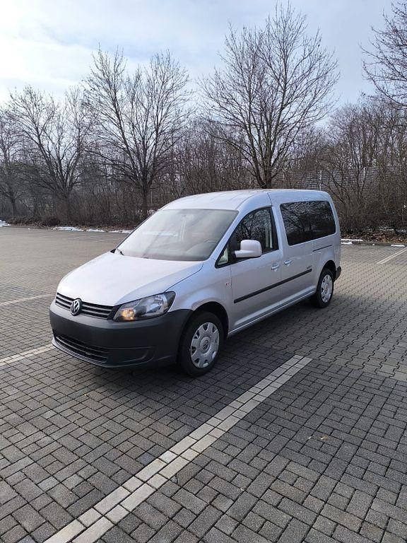 Silber Gebraucht 2013 VW Caddy Maxi Trendline Van / Kleinbus | 11.900 € (Etwas zu teuer) - Bild 1/4