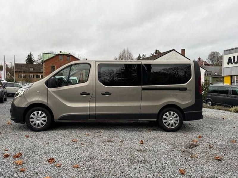 Gebraucht Renault Trafic Life 145 PS (106 kW) 2021 Beige Van / Kleinbus