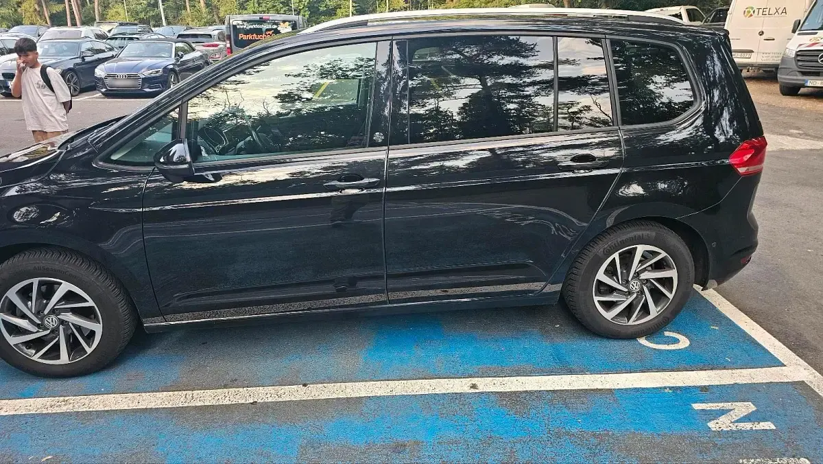 Gebraucht VW Touran 116 PS (85 kW) 2018 Schwarz Van / Kleinbus