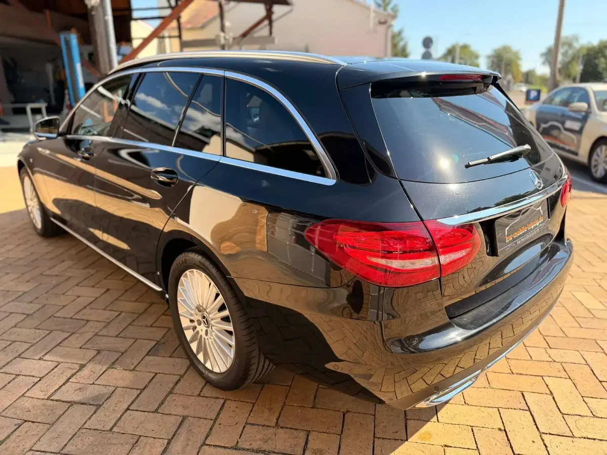Gebraucht Mercedes C180 Exclusive 156 PS (114 kW) 2016 Schwarz Kombi