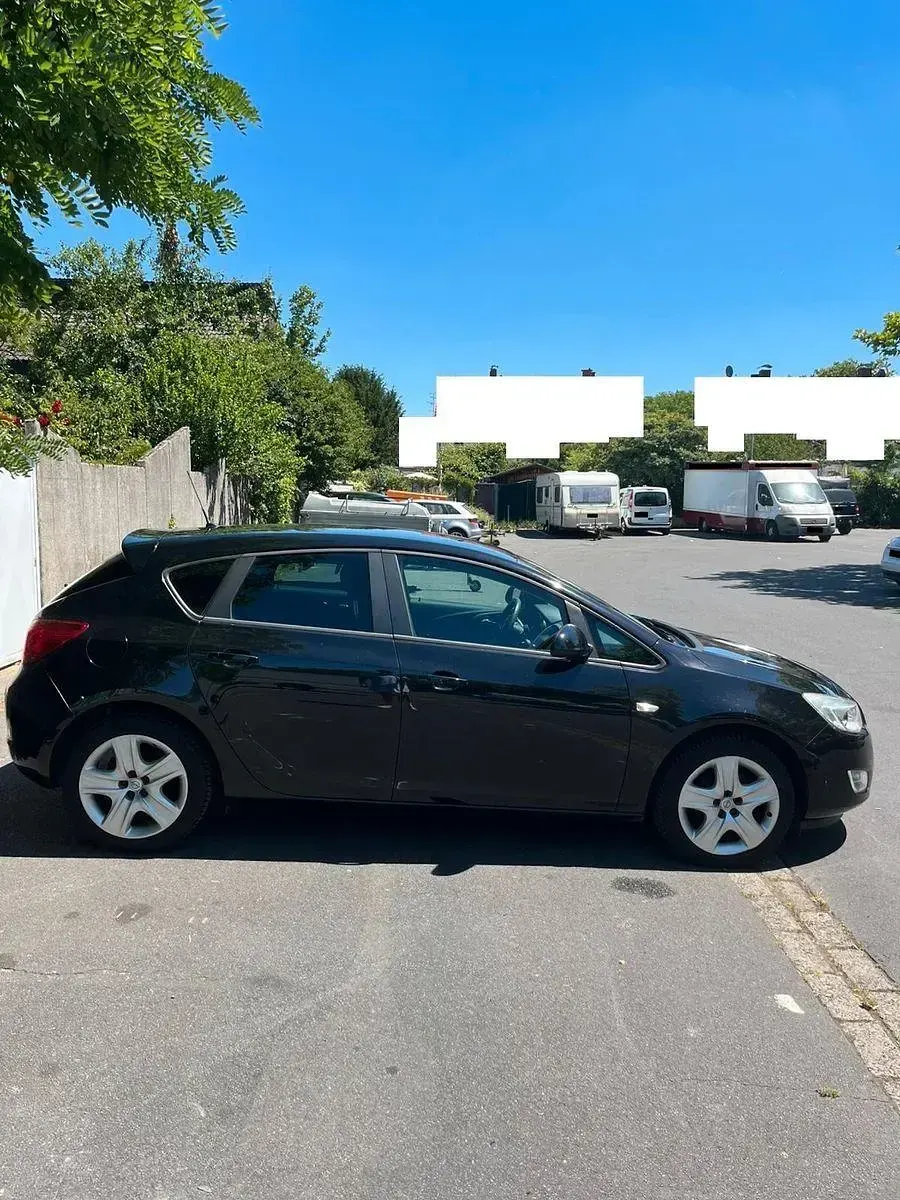 Gebraucht Opel Astra Design Edition 140 PS (102 kW) 2011 Schwarz Limousine