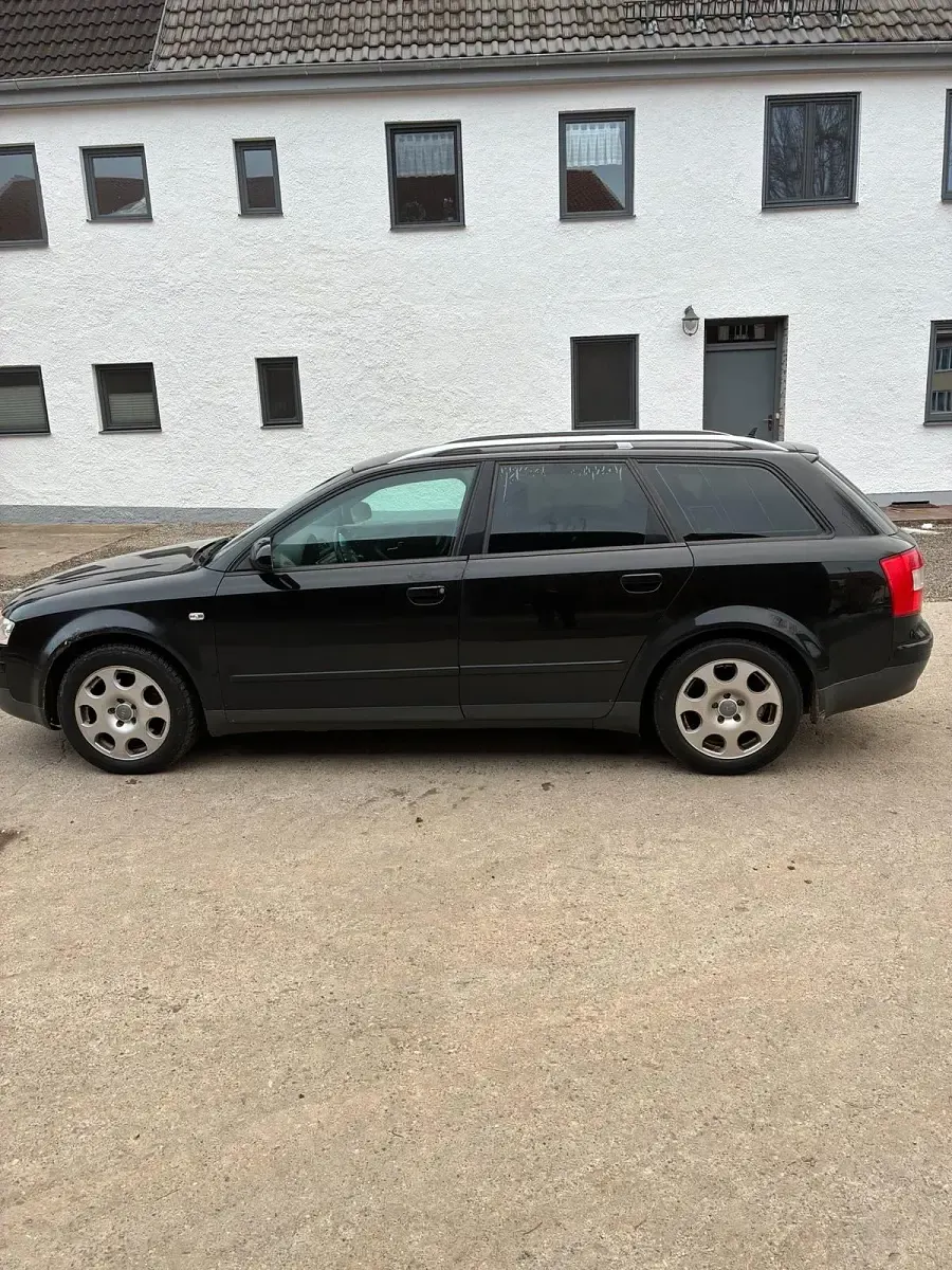 Używany Audi A4 160 KM (117 kW) 2003 Czarny Kombi