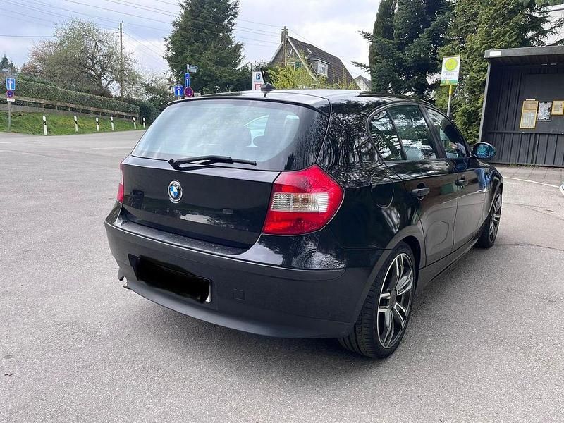 Gebraucht BMW 118 122 PS (89 kW) 2007 Schwarz Kleinwagen