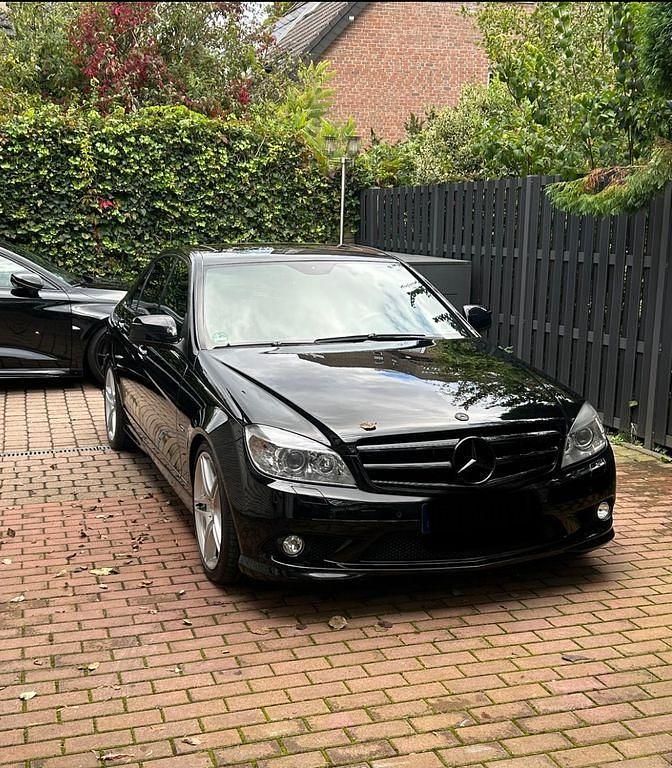 Schwarz Gebraucht 2008 Mercedes C300 Avantgarde Limousine | 9.999 € (Etwas zu teuer) - Bild 1/4