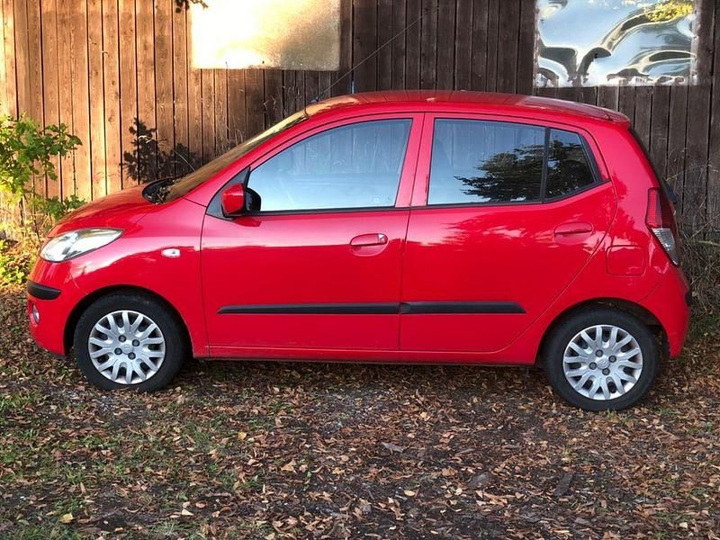 Gebraucht Hyundai i10 Classic 67 PS (49 kW) 2010 Rot Kleinwagen