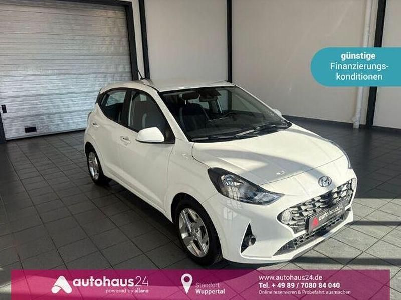Gebraucht Hyundai i10 Trend 67 PS (49 kW) 2022 Weiß Kleinwagen