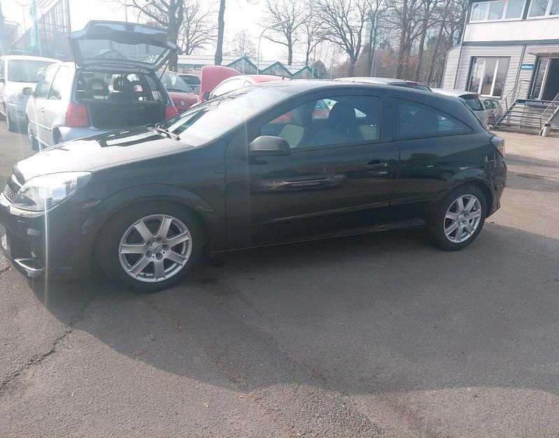 Gebraucht Opel Astra GTC 115 PS (84 kW) 2008 Schwarz Limousine