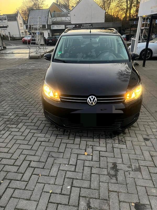 Schwarz Gebraucht 2015 VW Touran Van / Kleinbus | 10.000 € (Superpreis) - Bild 1/4
