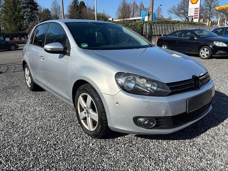 Gebraucht VW Golf VI Team 105 PS (77 kW) 2011 Silber Kleinwagen