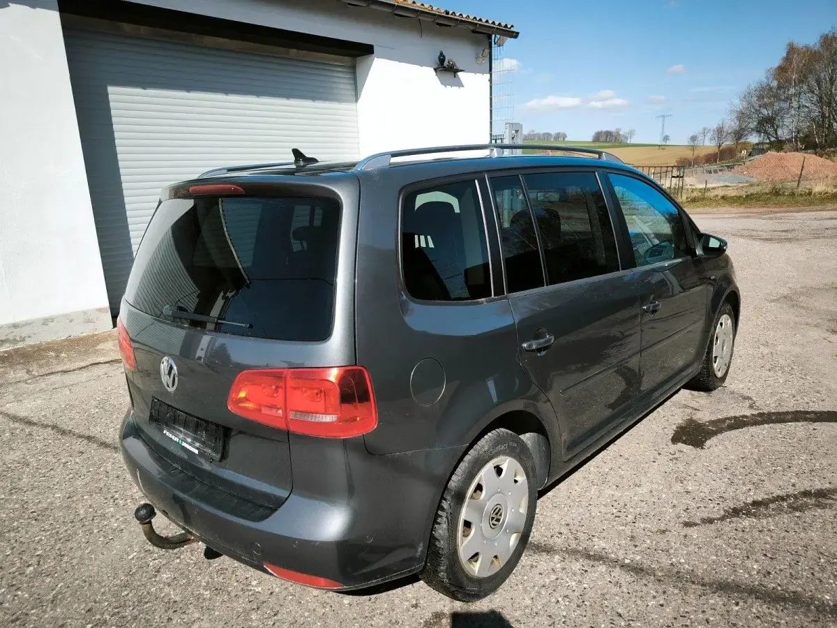Gebraucht VW Touran Cup 105 PS (77 kW) 2014 Grau Van / Kleinbus