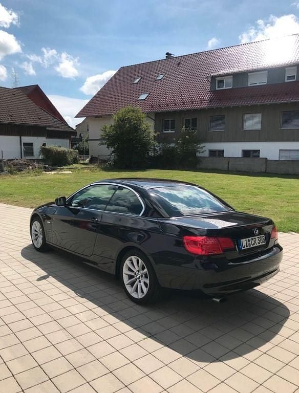Gebraucht BMW 318 Cabriolet 143 PS (105 kW) 2011 Schwarz Cabrio