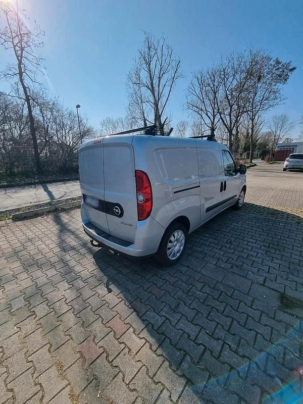 Gebraucht Opel Combo 101 PS (74 kW) 2015 Silber Van / Kleinbus