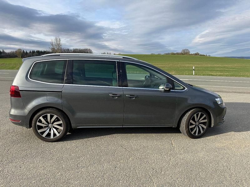 Gebraucht VW Sharan Highline 184 PS (135 kW) 2015 Grau Van / Kleinbus