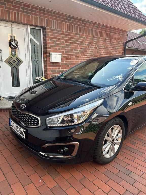 Schwarz Gebraucht 2018 Kia Ceed DREAM-TEAM Edition Limousine | 10.800 € (Fairer Preis) - Bild 1/4