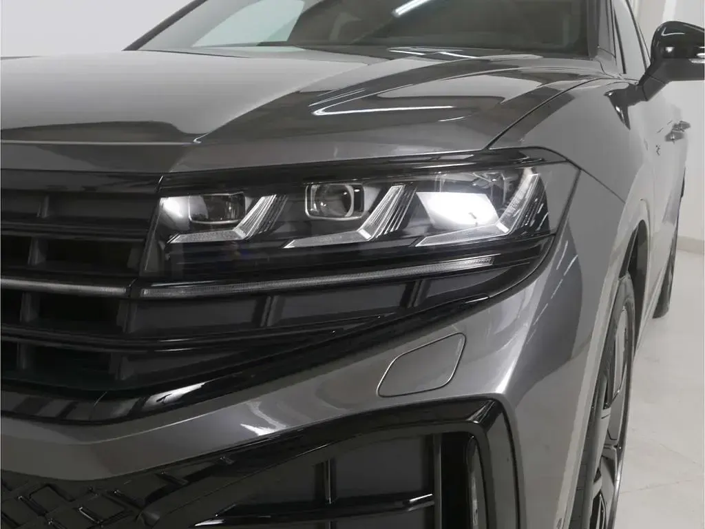 Gebraucht VW Touareg Style 286 PS (210 kW) 2025 Grau SUV