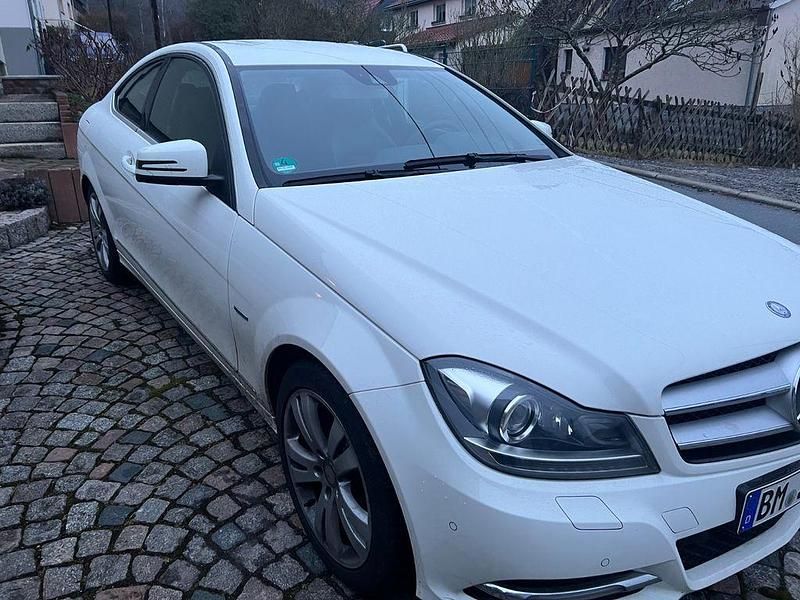 Gebraucht Mercedes C180 156 PS (114 kW) 2011 Weiß Coupé