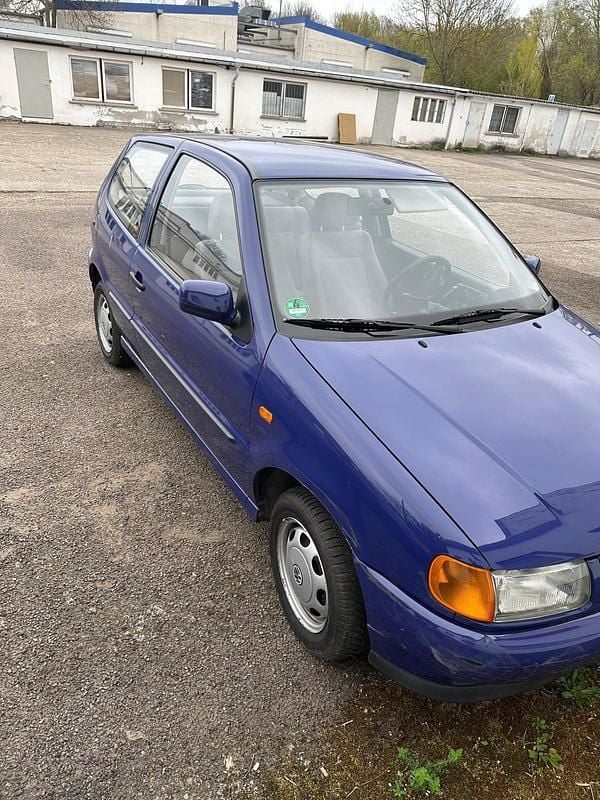 Gebraucht VW Polo 50 PS (36 kW) 1998 Blau Kleinwagen
