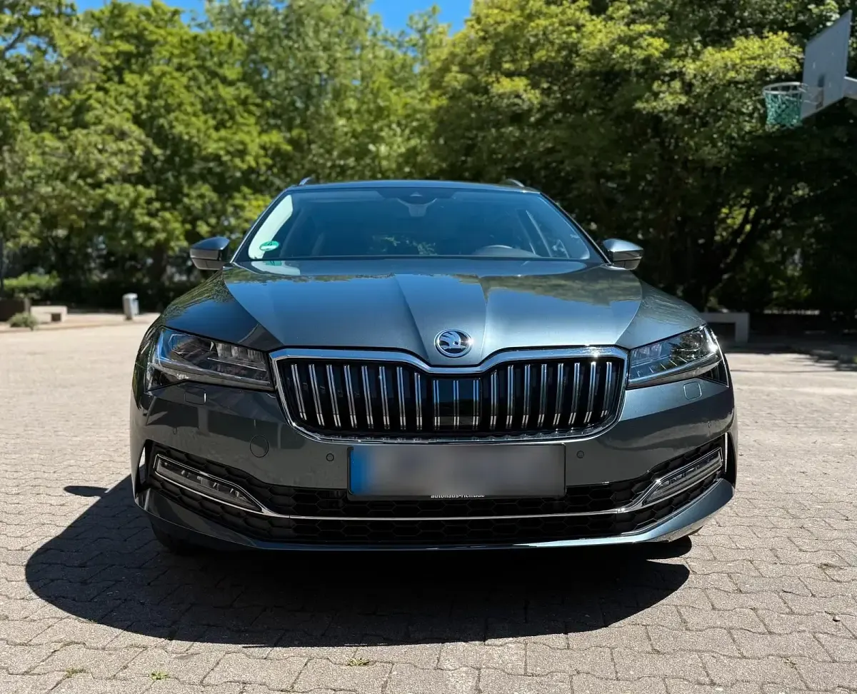Gebraucht Skoda Superb Elegance 190 PS (139 kW) 2020 Grau Kombi