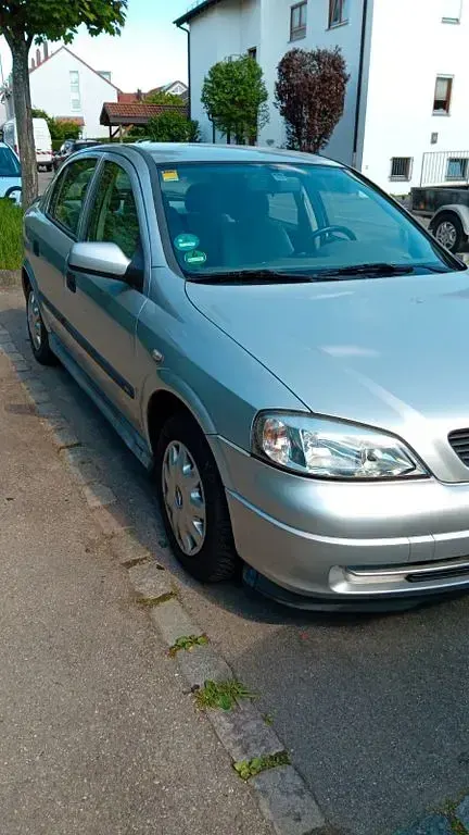 Gebraucht Opel Astra 101 PS (74 kW) 1998 Silber Limousine