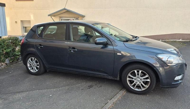 Gebraucht Kia Ceed 116 PS (85 kW) 2011 Grau Kleinwagen