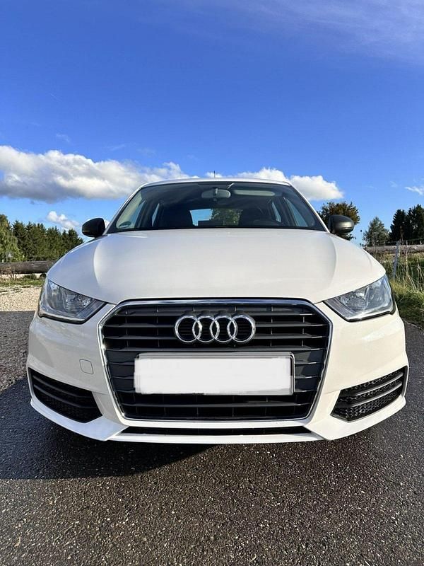 Weiß Gebraucht 2015 Audi A1 Ambiente Kleinwagen | 9.500 € (Guter Preis) - Bild 1/4