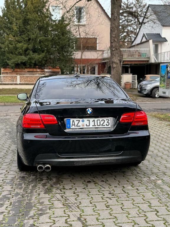 Gebraucht BMW 330 245 PS (180 kW) 2010 Schwarz Coupé