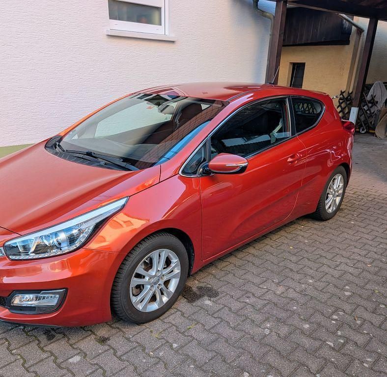 Gebraucht Kia ProCeed Vision 135 PS (99 kW) 2014 Orange Kleinwagen