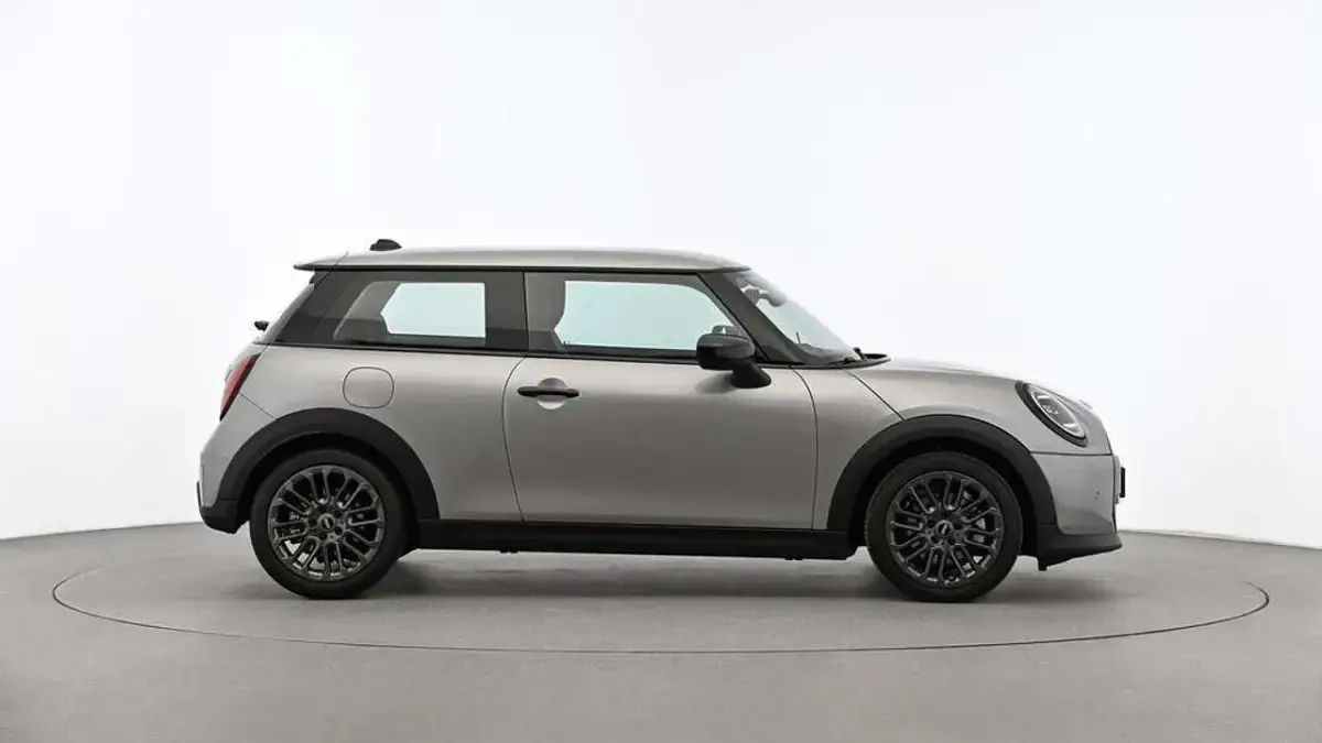 Używany Mini Cooper Classic 156 KM (114 kW) 2024 Szary Hatchback