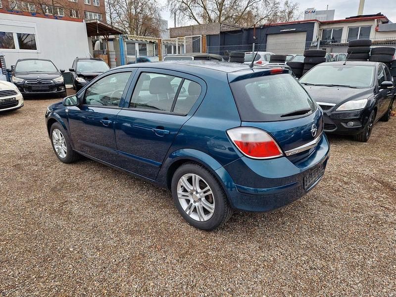 Gebraucht Opel Astra Edition 90 PS (66 kW) 2007 Grün Limousine