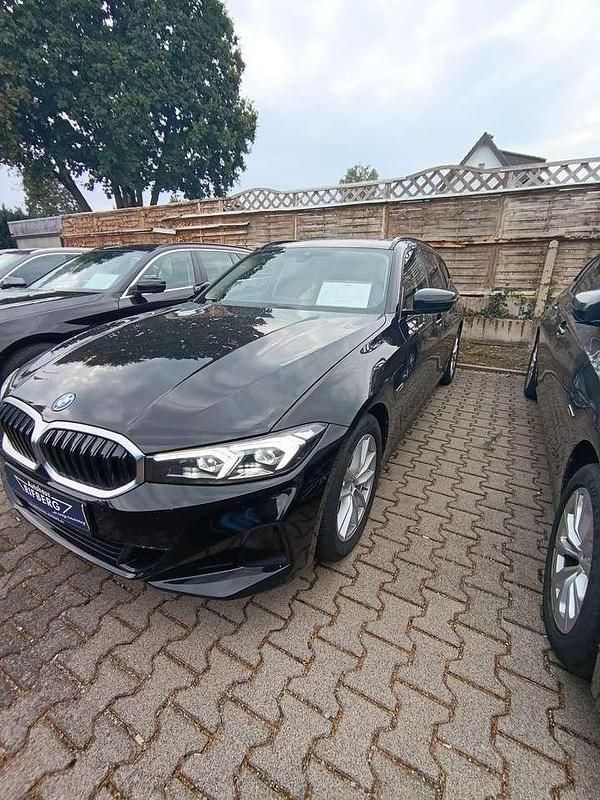 Gebraucht BMW 320e 163 PS (119 kW) 2022 Kombi