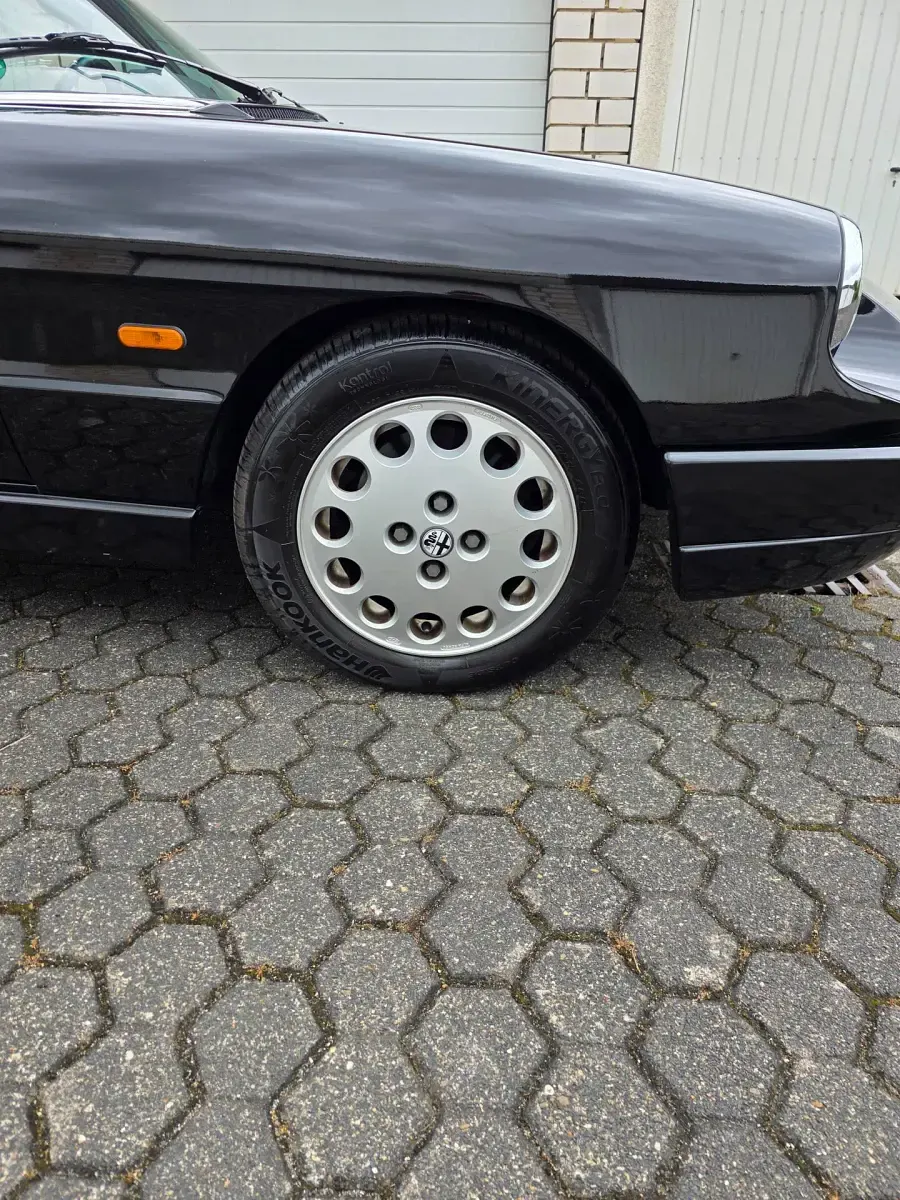 Gebraucht Alfa Romeo Spider 120 PS (88 kW) 1991 Schwarz Cabrio