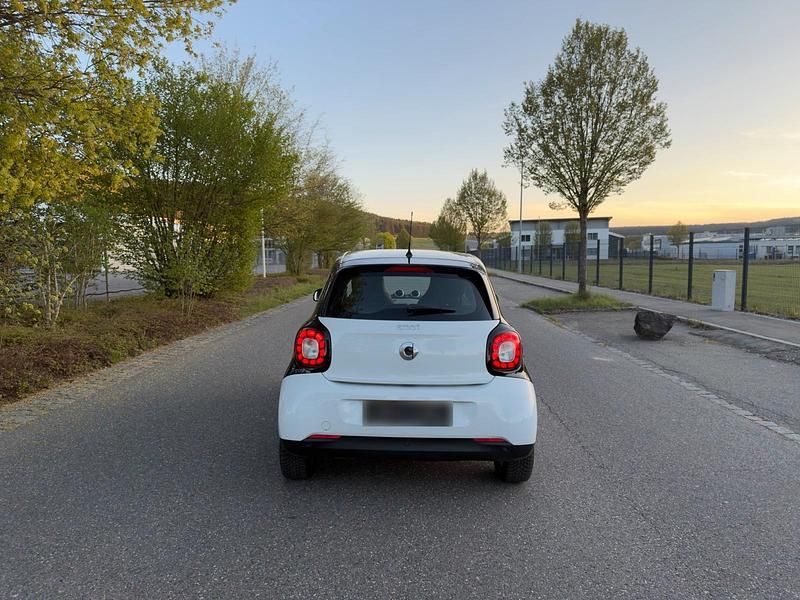 Używany Smart ForFour Prime 90 KM (66 kW) 2015 Biały Hatchback