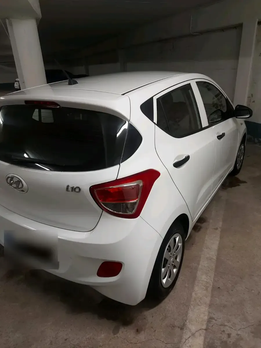 Gebraucht Hyundai i10 67 PS (49 kW) 2015 Weiß Kleinwagen