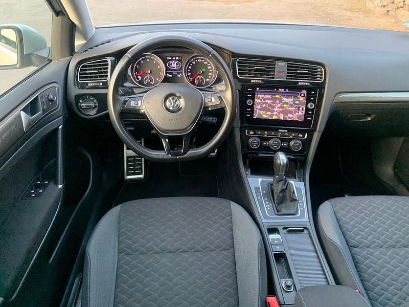 Gebraucht VW Golf VII Join 131 PS (96 kW) 2019 Silber Limousine