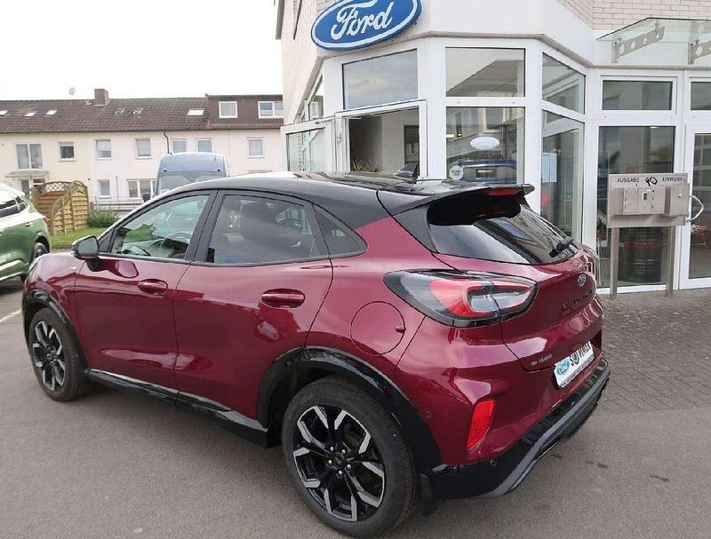 Gebraucht Ford Puma 155 PS (114 kW) 2023 Beautiful berry red SUV