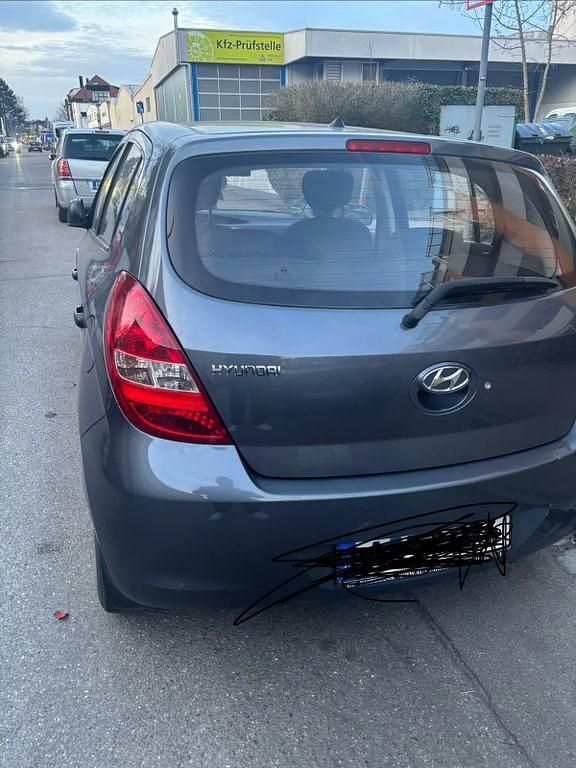 Gebraucht Hyundai i20 Classic 86 PS (63 kW) 2012 Grau Kleinwagen