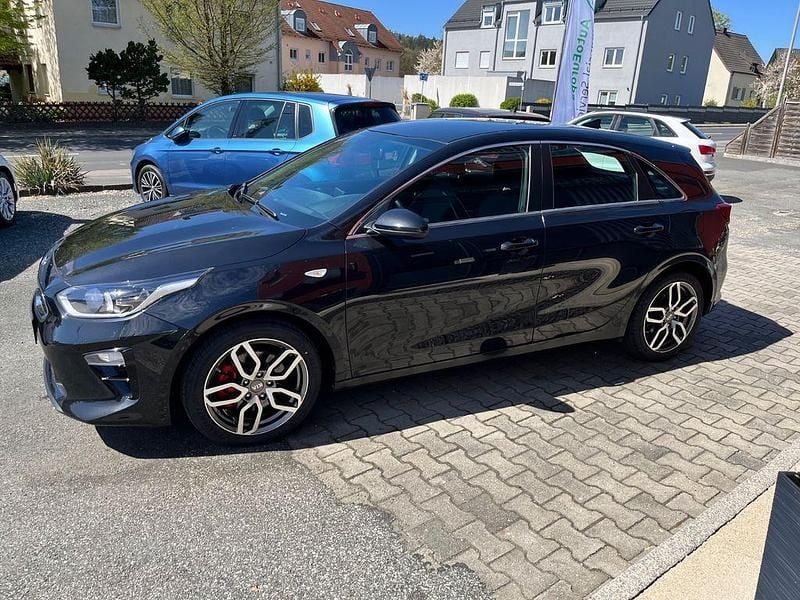 Usado Kia Ceed Vision 140 CV (102 kW) 2019 Negro Utilitario