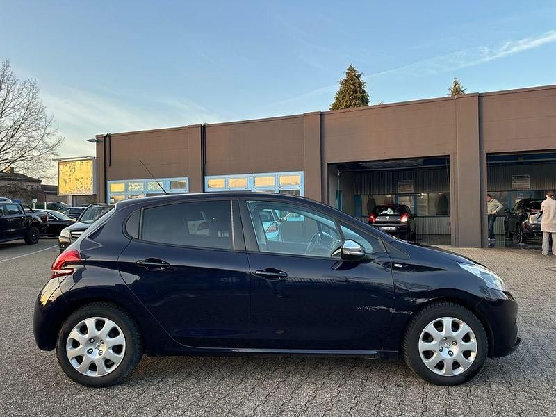Gebraucht Peugeot 208 Style 82 PS (60 kW) 2017 Blau Kleinwagen