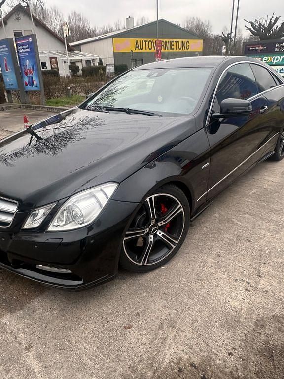 Gebraucht Mercedes E350 265 PS (194 kW) 2011 Schwarz Coupé