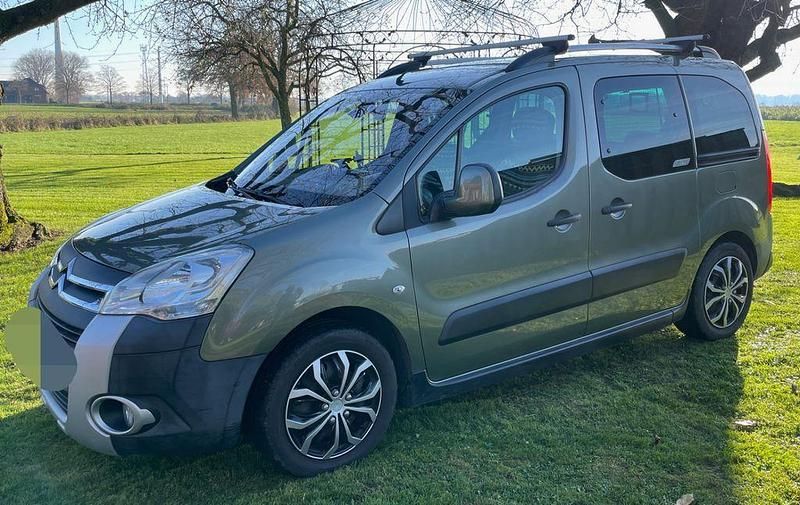 Grün Gebraucht 2009 Citroën Berlingo XTR Van / Kleinbus | 5.500 € (Fairer Preis) - Bild 1/2