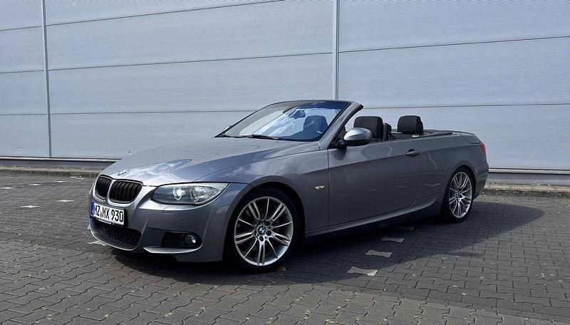 Grau Gebraucht 2010 BMW 330 Cabriolet M Sport Cabrio | 11.950 € (Fairer Preis) - Bild 1/4