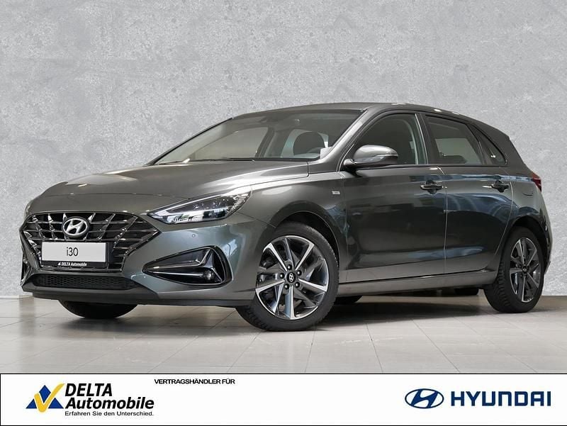 Grau Gebraucht 2024 Hyundai i30 Trend Limousine | 17.279 € (Superpreis) - Bild 1/4