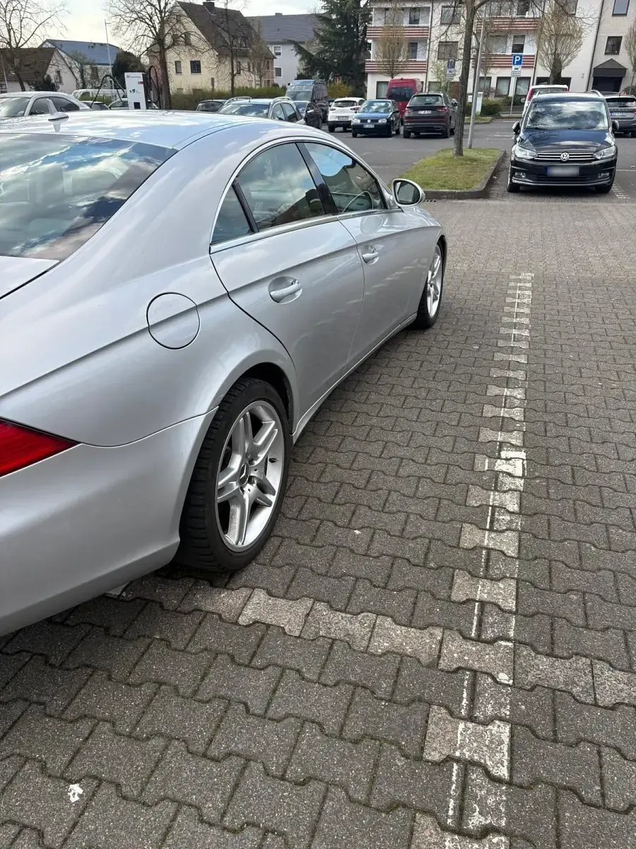 Gebraucht Mercedes CLS320 224 PS (164 kW) 2007 Silber Limousine