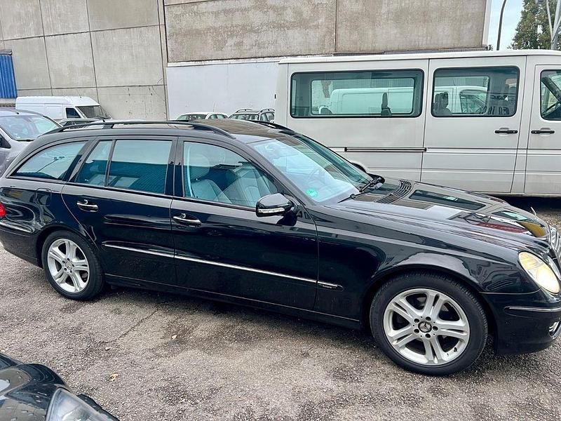 Schwarz Gebraucht 2007 Mercedes E280 Avantgarde Kombi | 5.000 € (Fairer Preis) - Bild 1/4