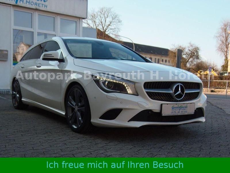 Gebraucht Mercedes CLA200 Shooting Brake 156 PS (114 kW) 2016 Weiß Kombi