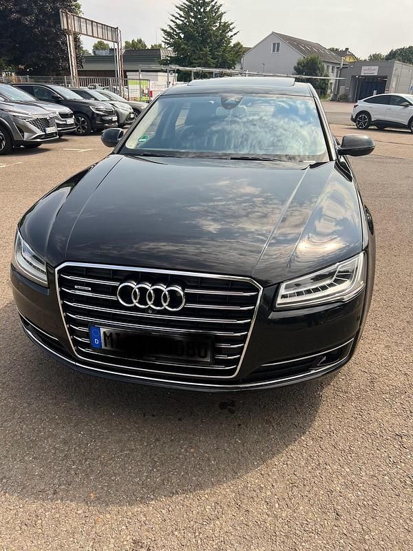 Schwarz Gebraucht 2015 Audi A8L Comfort Limousine | 30.500 € (Teuer) - Bild 1/4