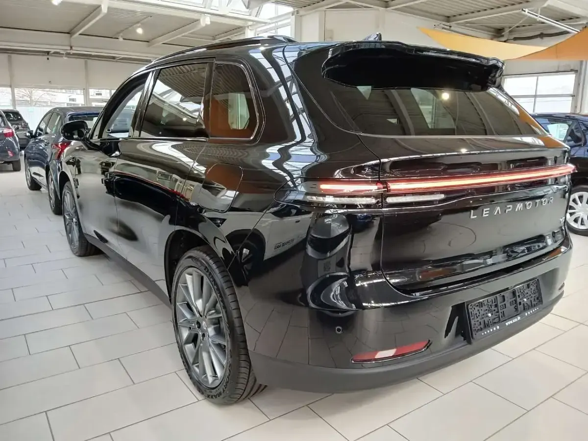 Gebraucht Leapmotor C10 160 kW (218 PS) 2026 Metallic black SUV