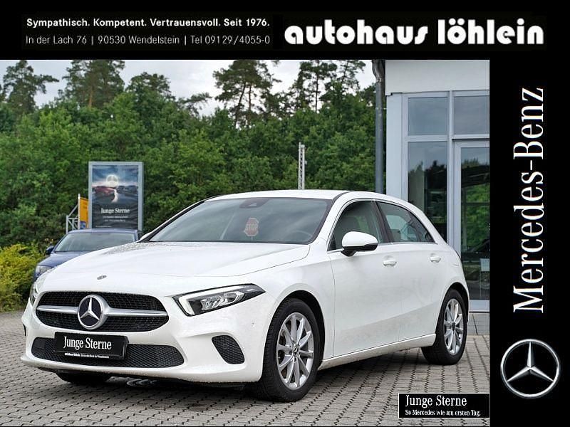 Weiß Gebraucht 2019 Mercedes A250 Limousine | 23.790 € (Guter Preis) - Bild 1/4