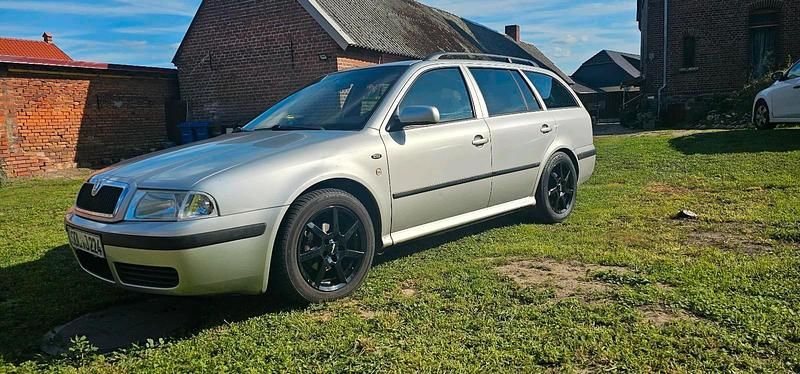 Silber Gebraucht 2003 Skoda Octavia Kombi | 1.400 € (Fairer Preis) - Bild 1/4